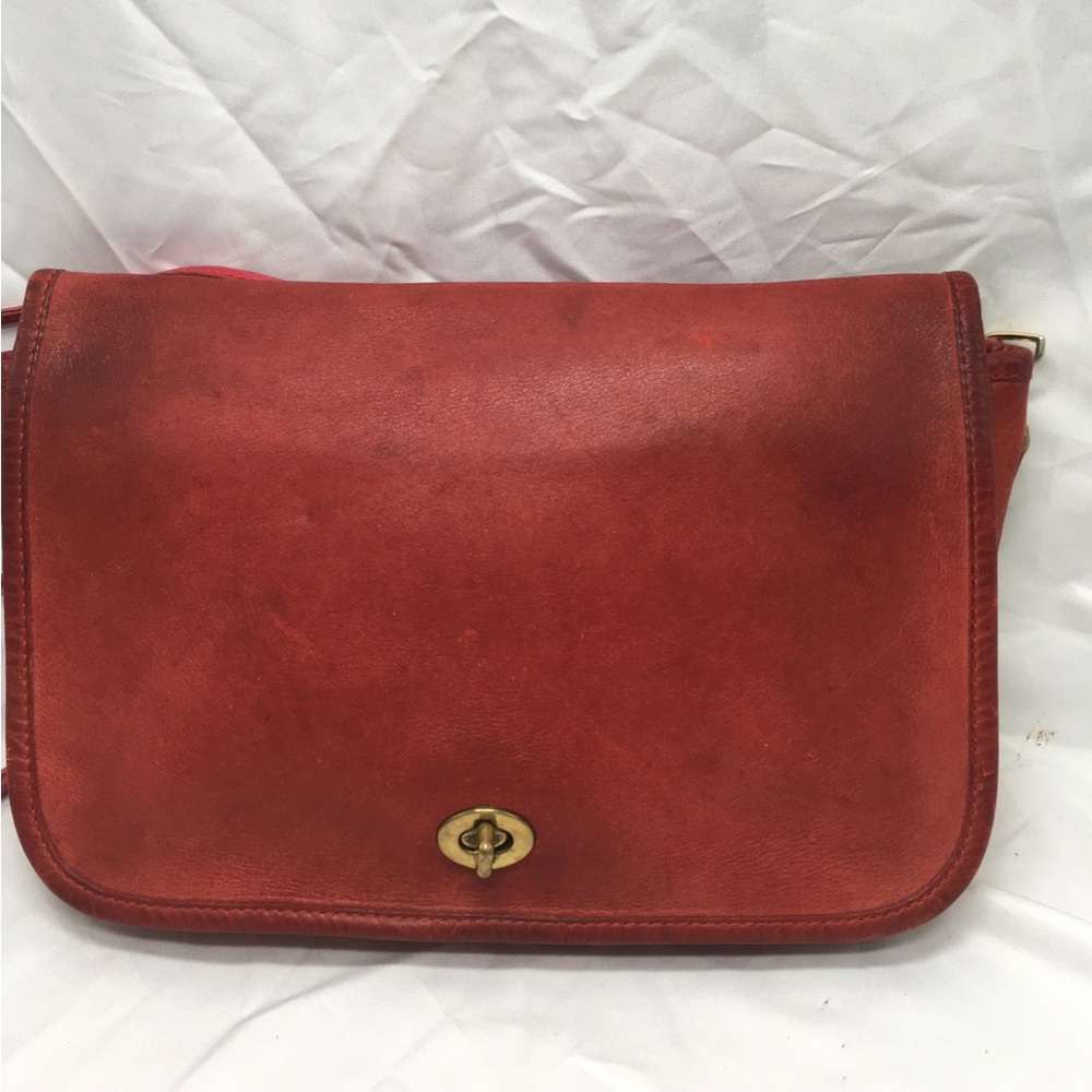 COACH Vintage Leather Flap TurnLock Messenger Shoulder Handbag Red NYC USA Small - Picture 1 of 16